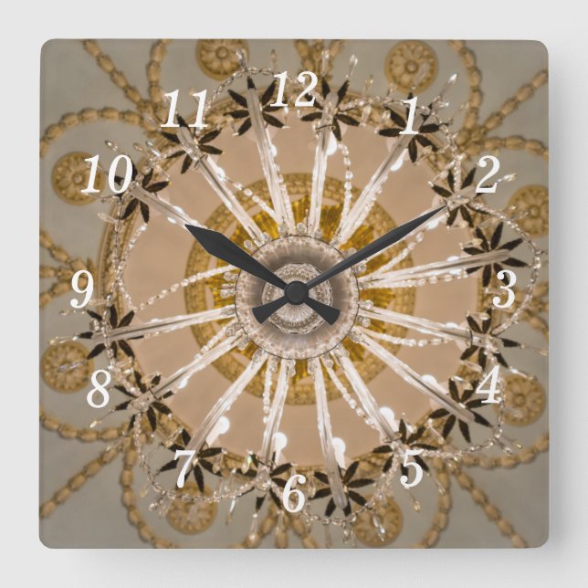 Under Chandelier Wall Clock Fyrkantig Klocka (Framsida)