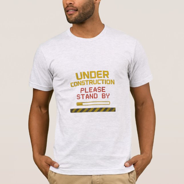 Under Construction (Vänligen Stå By) Rolig T-Shirt (Framsida)
