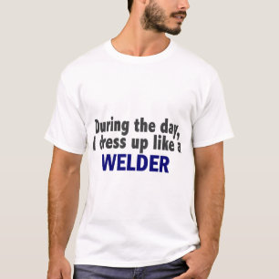 Under dagen klär jag upp något liknande en Welde Tee Shirt