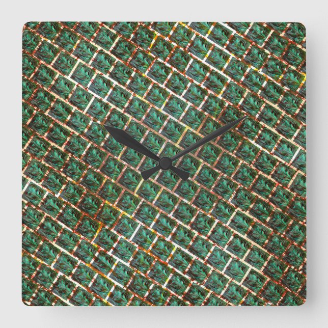 Under den smutsiga och rostiga grillen fyrkantig klocka (Framsida)