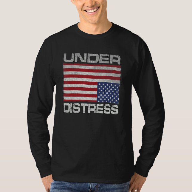 Under Distress Tattered Upside Down American Flag T Shirt (Framsida)
