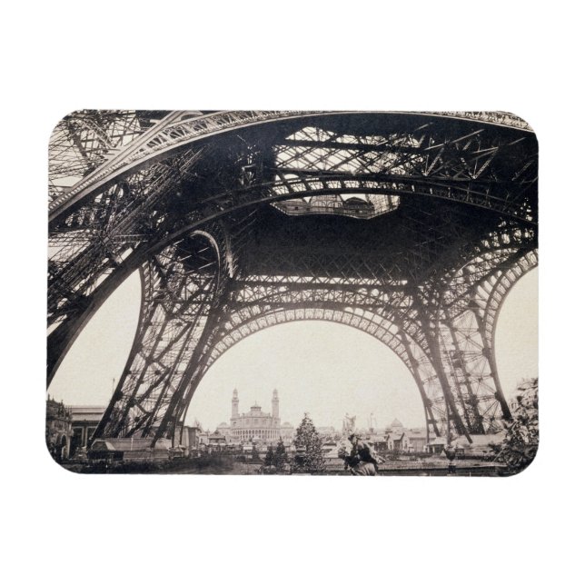 Under Eiffel Torn, före uppstigande, från "L" Magnet (Horisontell)