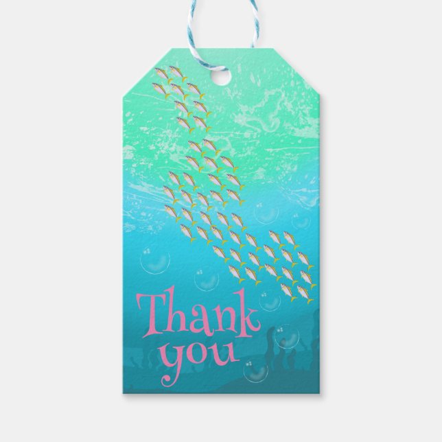 Under Födelsedagsfesten för småfisk till havs Presentetikett (Framsidan)