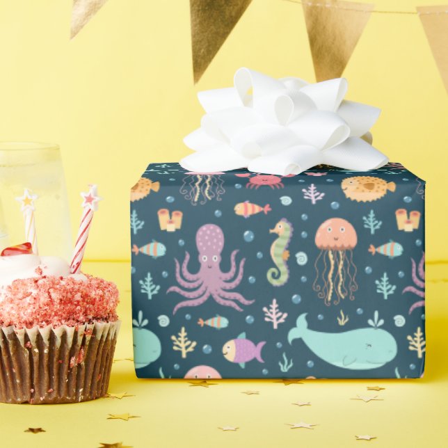 Under havslevande djur som simmar i havet presentpapper (Födelsedagsfest)