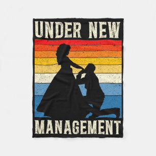 Under New Management Brudgum Bröllop Sängvätning Fleecefilt