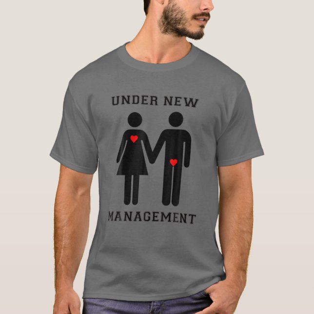 Under New Management Funny Bröllop Bachelor Party T Shirt (Framsida)