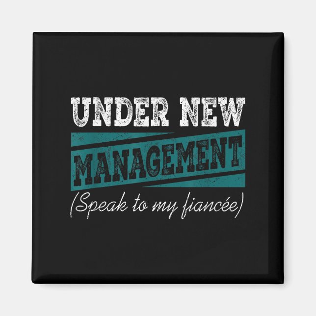 Under New Management Speak To My Fiance Engagement Magnet (Framsidan)