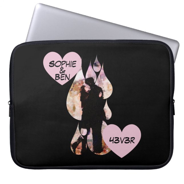 Under paraply: Romantiskt par som kysser i regnet Laptop Fodral (Framsidan)