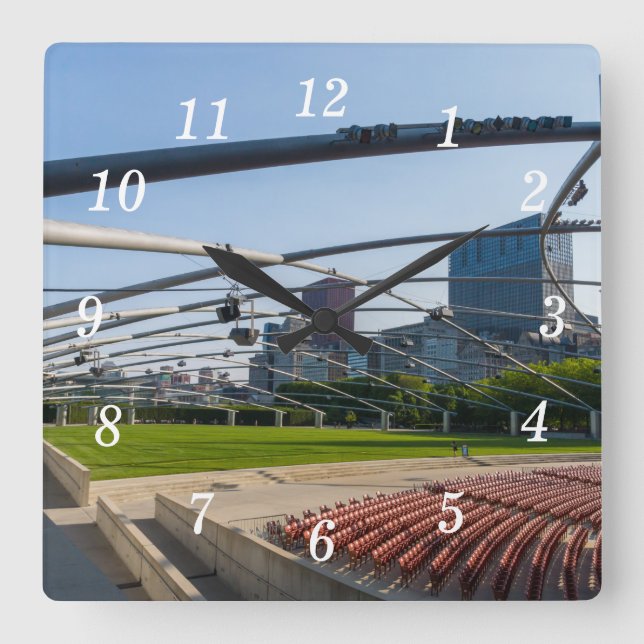 Under Pritzker Pavilion Wall Clock Fyrkantig Klocka (Framsida)