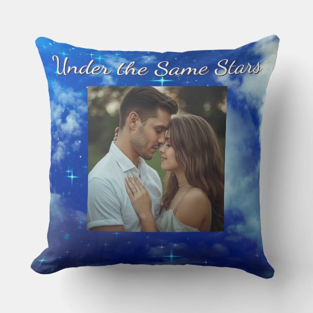 Under the Same Stars | Personalized Night Sky Kudde (Framsida)