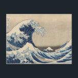 Under vågen utanför Kanagawa av Katsushika tryck  Vykort<br><div class="desc">Under vågen utanför Kanagawa (Kanagawa oki nami ura),  även känd som Den stora vågen,  från serien Trettiosex vyer av Mount Fuji (Fugaku sanjūrokkei)

Katsushika Hokusai (japanska,  Tokyo (Edo) 1760–1849 Tokyo (Edo))</div>
