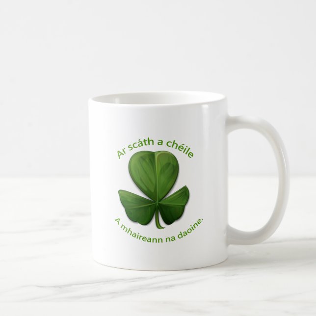 Under varandras skydd överlever människor kaffemugg (Höger)
