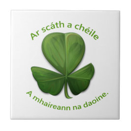 Under varandras tak överlever människor kakelplatta