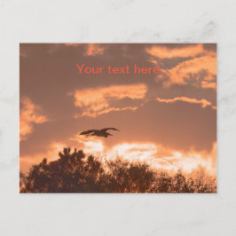 Underbar blå heron silhouette under flygning vid s vykort