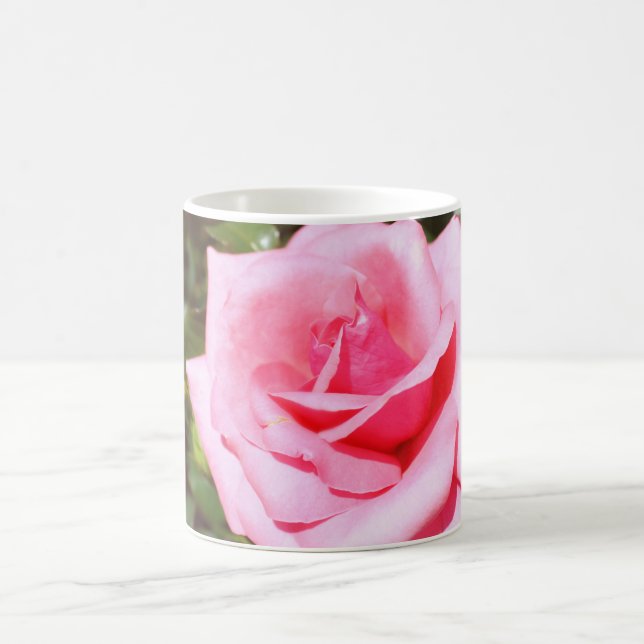 underbar blomma från rosa ros med söta hjärtan kaffemugg (Center)