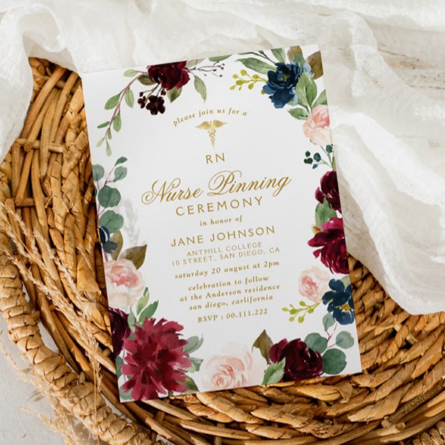underbar burgundisk blommigt Nurse-pinningsceremon Inbjudningar (Skapare uppladdad)
