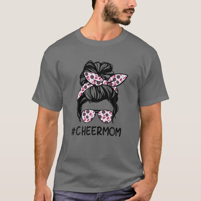 Underbar Cheer Mamma Leopard Messy Bun CheerLedare T Shirt (Framsida)