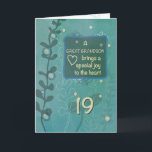 Underbar Grandson-Religiösa 19:e födelsedagen Hand Kort<br><div class="desc">Om bara några dagar firar din underbara barnson sin 19-årsdag. Skicka honom hjärtskärande hälsning när hans speciella dag kommer. Det här kortet är bara perfekt att skicka till tillfälle.</div>