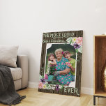 Underbar mormfoto - Rustic Wood and Blommigt Canvastryck<br><div class="desc">Skapa en speciell fotoduk för den mest älskade underbara mormor någonsin! Mallen är konfigurerad så att du kan redigera "Underbar mormor", hämta eller välja namn för din underbara mormor och ladda upp ditt foto. Ett foto från lodrät porträtt blir det lättaste för användan - (även landskapet fungerar om brännpunkten är...</div>