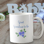 Underbar mormor att vara Nyfödd bebis Boy BreBlue Kaffemugg<br><div class="desc">Gravidens tillkännagivande och gender avslöjade mugg för ett underbart mormor att vara. I söt mugg står det "A pojke breder ut sig.. förväntar sig att få träffa honom [månad år]" och på andra sidan har det "underbar mormor att vara". Formuleringen är redigerbar om den nya underbara mormodern till exempel föredrar...</div>