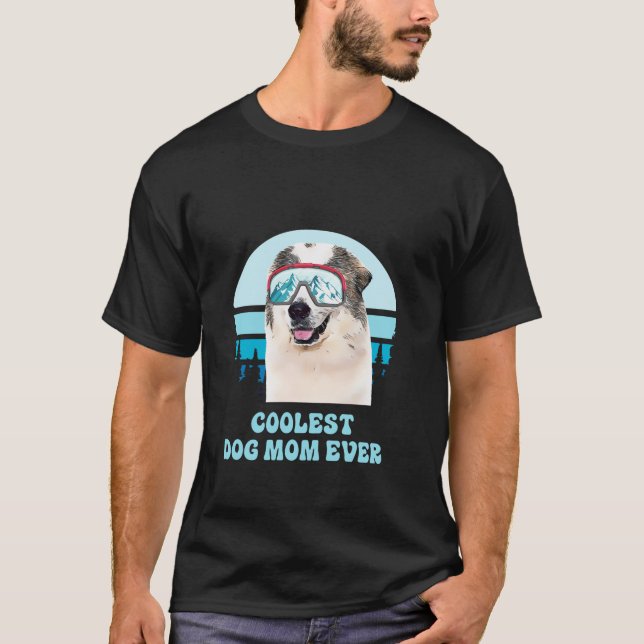 Underbar Pyrenee Skiing Winter Coolest Hund någons T Shirt (Framsida)