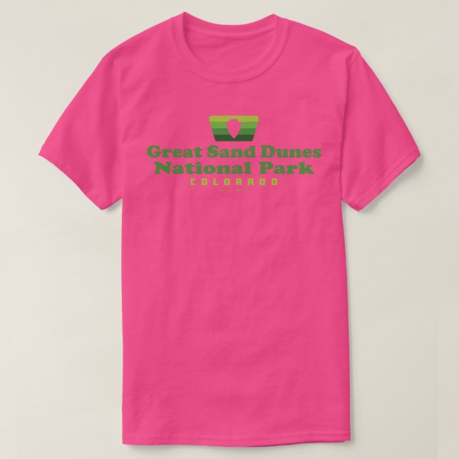 Underbar Sand Dunes nationalpark Retro Badge Arrow T Shirt (Design framsida)