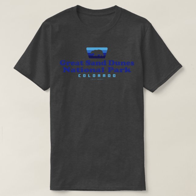 Underbar Sand Dunes nationalpark Retro Badge Bear  T Shirt (Design framsida)