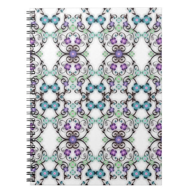Underbar spetsig look av blå violetta blommor  anteckningsbok (Framsidan)