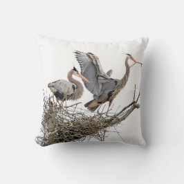 Underbara blåttHerons som bygger en bygga bo Kudde