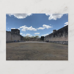 Underbara Boll-domstolen, Chichen Itza Postcard Vykort