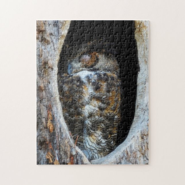 Underbara hornsklubb Uggla som sover i en Träd-ihå Pussel (Vertikal)