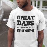 Underbara pappor befordras till morfar t-shirt<br><div class="desc">Underbar pappor befordras till farpa t-shirt.</div>