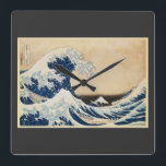 Underbara vågen av Kanagawa av Hokusai Fyrkantig Klocka<br><div class="desc">Den här designen innehåller "Den Underbara vågen av Kanagawa" av den japanske konstnären Hokusai.</div>
