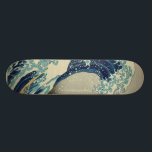 Underbara vågorna skateboard bräda 20,5 cm<br><div class="desc">Den Underbara vågen av Kanagawa (神 奈 川 沖 裏 Kanagawa-oki nami-ura?,  tänd. "Under en våg av Kanagawa"),  även känd som "Den Underbara vågen" eller helt enkelt "Wave",  är ett träblock som tryckts av den japanske konstnären Hokusai. Ett exempel på ukiyo-e-konst,  som publicerades mellan 1830 och 1833.</div>