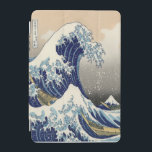 Underbarare Wave Fine Art 葛 飾 北 斎"神 奈 川 BUDGETÅTER iPad Mini Skydd<br><div class="desc">Den Underbarare vågen av Kanagawa-konsten, även känd som den Underbarare vågen eller helt enkelt vågen, är ett träblocktryck av den japanska konstnären Katsushika Hokusai. Som exempel på ukiyo-e-konst publicerades den någon gång mellan 1830 och 1833 som den första i Hokusais serie 36 judar på berget Fuji, och är hans mest...</div>