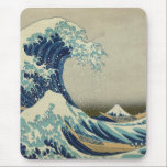 Underbaren vinkar av Kanagawa Musmatta<br><div class="desc">Underbaren vinkar av Kanagawa Mousepad Underbaren vinkar av Kanagawa som är bekant, som underbaren vinkar eller enkelt vinka, är också ett träklosstryck av den japanska konstnären Katsushika Hokusai. Exemplet av ukiyo-ekonst, publicerades är den sometime mellan 1830 och 1833, som första i Hokusais serier Thirty-six beskådar av Mount Fuji, och hans...</div>