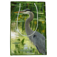 Underbart blått Heron i dammen Grönt