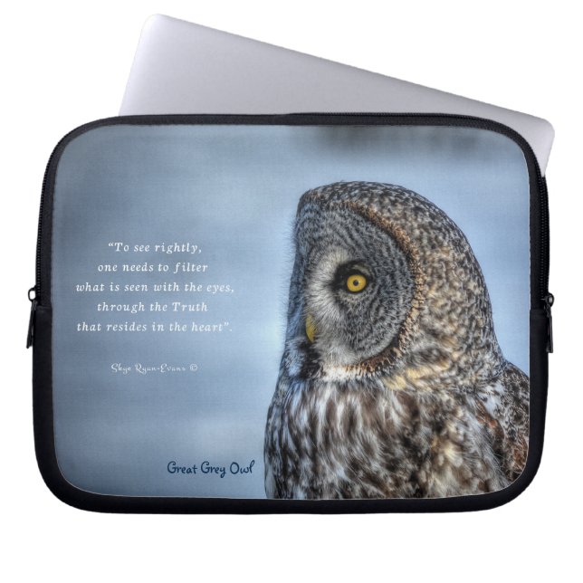 Underbart Grått Uggla Raptor Wildlife-foto och Dik Laptop Sleeve (Framsidan)