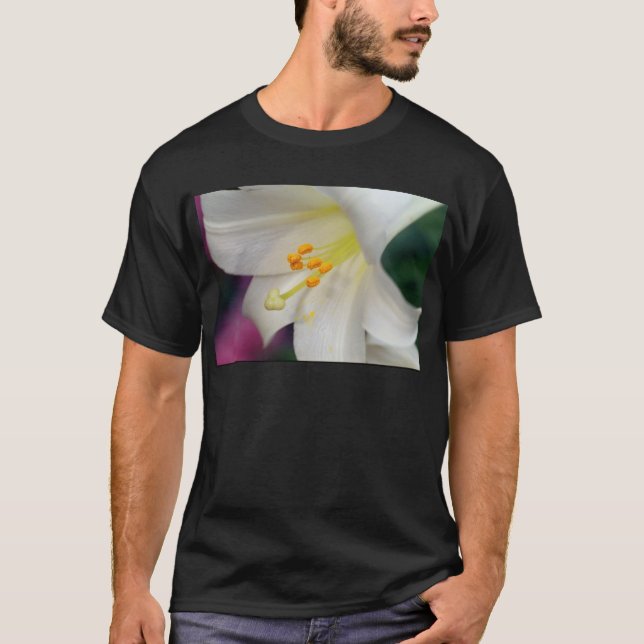 Underbart medan Lily Tee (Framsida)