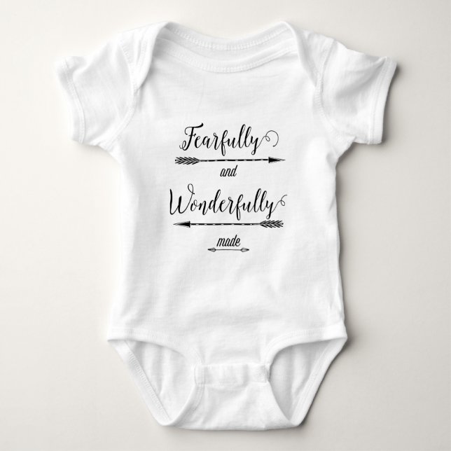 Underbart och fantastiskt skapad t-shirt (Framsida)
