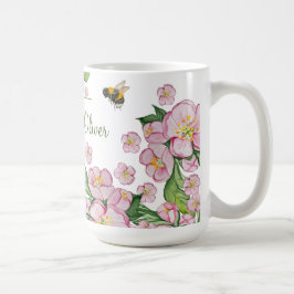 Underbart vattenfärgsäpple, blommor och е från trä kaffemugg
