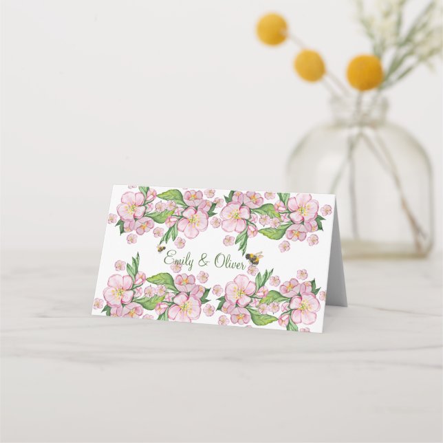 Underbart vattenfärgsäpple, blommor och е från trä placeringskort (Framsida)