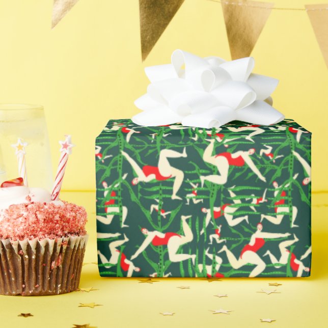 Underbart Vild Swimming Women Presentpapper (Födelsedagsfest)