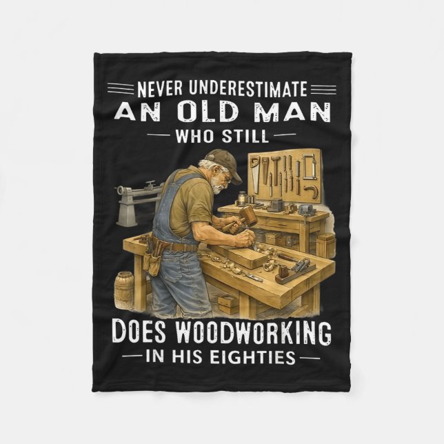 Underestimate an old man who does woodworking Unde Fleecefilt (Framsidan)