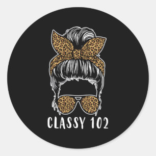 Undergrupp 102 Messy Bun Leopard Runt Klistermärke