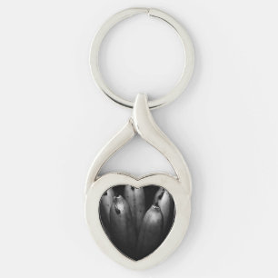 underhållande gäng twisted heart silverfärgad nyckelring