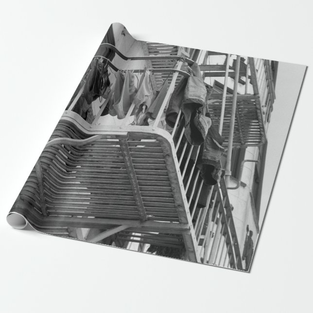 Underkläder ut till Humor Black and White Photo Presentpapper (Utrullad)