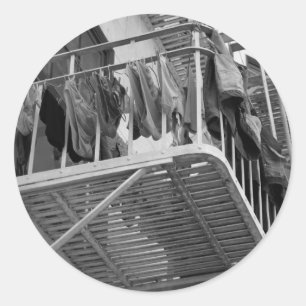 Underkläder ut till Humor Black and White Photo Runt Klistermärke