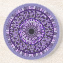 underlägg med en lila mandala-design