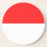 Underlägg med Flagga Indonesien<br><div class="desc">Fira det nationella pridet med varje fartyg som använder denna öga-fångstunderlägg som finns i Indonesiens flagga. Designat med det indonesiska flagga djärva röda och vita rand för vågrät, ger denna patriotiska underlägg ett inslag av arv och symbolik till ert bord eller bord. Dess rena och minimalistiska flagga gör den till...</div>